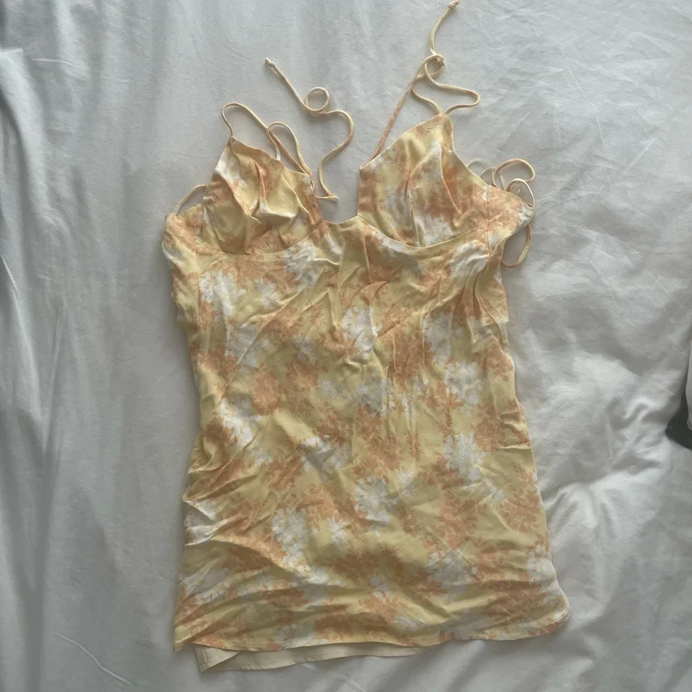 Yellow floral dress - Picture 2 of 3